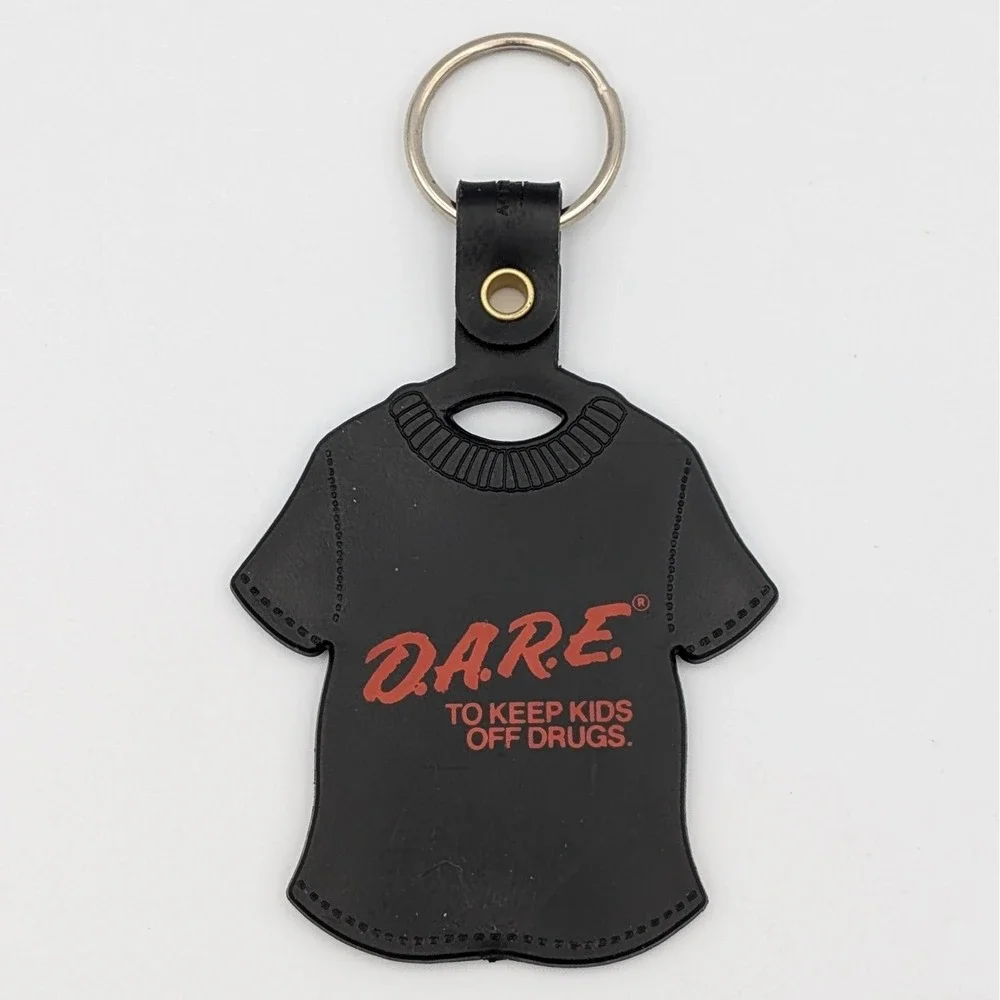 Vintage DARE To Keep Kids Off Drugs Black T-Shirt Rubber Keychain Retro 90s Logo